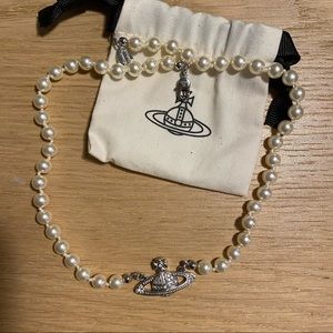 Vivienne Westwood Mini Bas Relief Pearl Choker